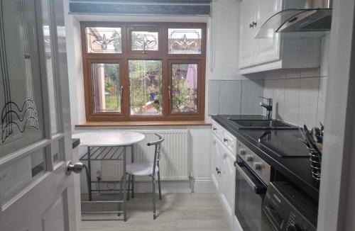 Heaton Apartment | Studio Flat on Straight Road, Harold Hill,