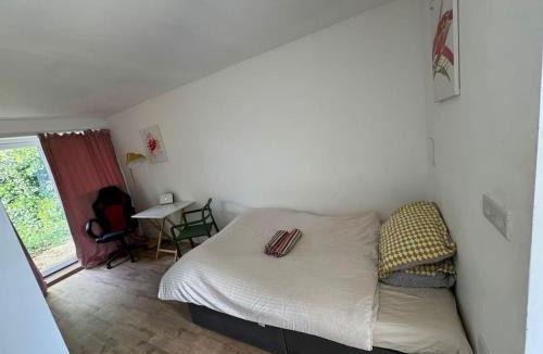 Filton Apartment | Studio flat, parking, Filton