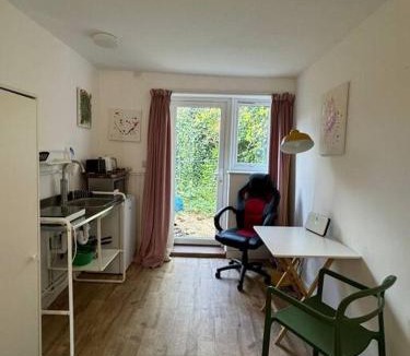 Filton Apartment | Studio flat, parking, Filton