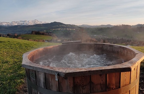 Teufen House | Studio flat sunehus.ch with hot tub
