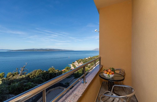 Bratus Apartment | Studio flat with balcony and sea view Krvavica, Makarska (AS-23540-a)
