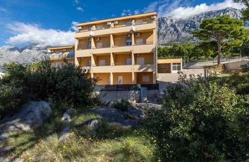 Bratus Apartment | Studio flat with balcony and sea view Krvavica, Makarska (AS-23540-b)