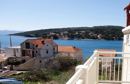 Sumartin Apartment | Studio flat with balcony and sea view Sumartin, Brač (AS-5620-c)
