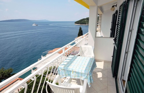 Drvenik Apartment | Studio flat with balcony and sea view Drvenik Gornja vala, Makarska (AS-4890-b)
