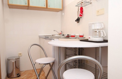 Vinisce Apartment | Studio flat with balcony Vinišće, Trogir (AS-8660-b)