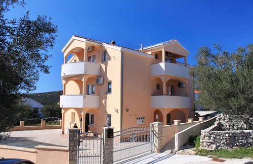 Vinisce Apartment | Studio flat with balcony Vinišće, Trogir (AS-8660-b)