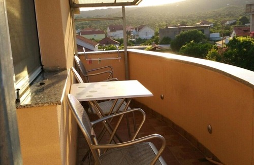 Vinisce Apartment | Studio flat with balcony Vinišće, Trogir (AS-8660-b)