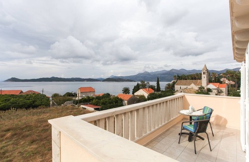 Lopud Island Apartment | Studio flat with balcony and sea view Lopud, Elafiti (AS-12910-b)