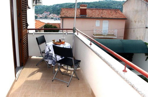 Tijesno Apartment | Studio flat with balcony and sea view Tisno (Murter) (AS-5106-a)