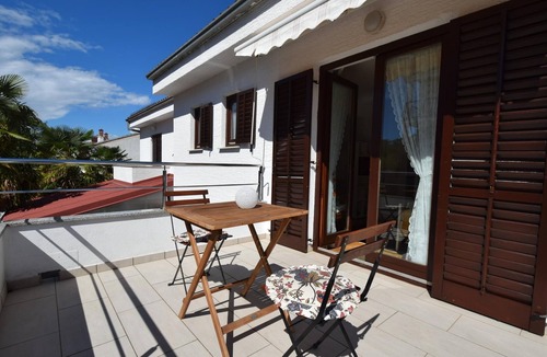 Vantacici Apartment | Studio flat with terrace Vantačići, Krk (AS-20349-a)