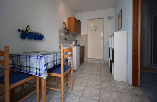 Vantacici Apartment | Studio flat with terrace Vantačići, Krk (AS-20416-a)