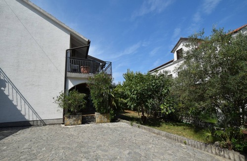Vantacici Apartment | Studio flat with terrace Vantačići, Krk (AS-20416-a)