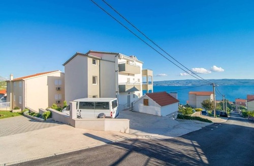 Dugi Rat Apartment | Studio flat with terrace and sea view Mali Rat, Omiš (AS-7482-a)