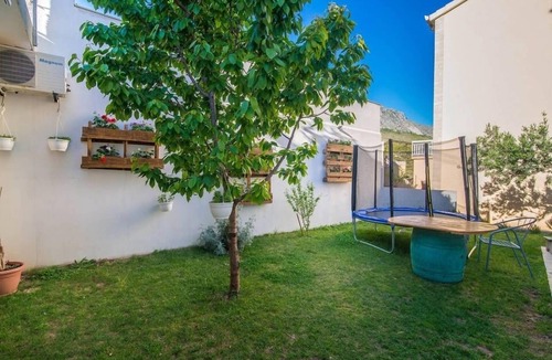 Dugi Rat Apartment | Studio flat with terrace and sea view Mali Rat, Omiš (AS-7482-a)