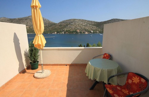 Skrivena Luka Apartment | Studio flat with terrace and sea view Skrivena Luka, Lastovo (AS-8280-a)