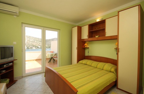 Skrivena Luka Apartment | Studio flat with terrace and sea view Skrivena Luka, Lastovo (AS-8280-a)