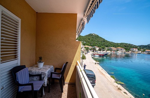 Pasadur Apartment | Studio flat with terrace and sea view Pasadur, Lastovo (AS-8392-a)