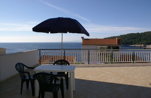 Milna Apartment | Studio flat with terrace and sea view Milna (Hvar) (AS-3074-a)