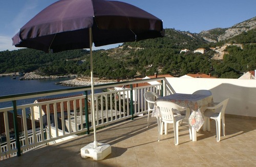 Milna Apartment | Studio flat with terrace and sea view Milna (Hvar) (AS-3074-d)