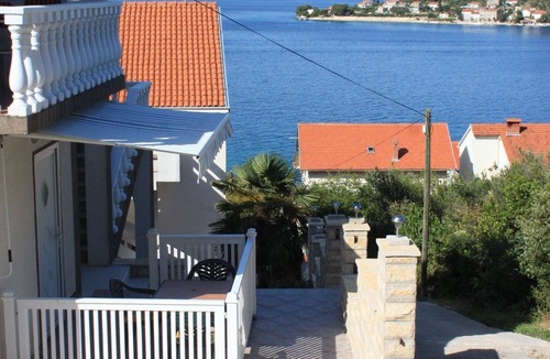 Kali Apartment | Studio flat with terrace and sea view Kali, Ugljan (AS-8202-b)