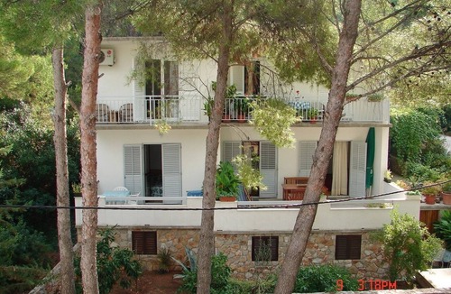 Island Hvar Apartment | Studio flat with terrace Jelsa, Hvar (AS-15073-a)