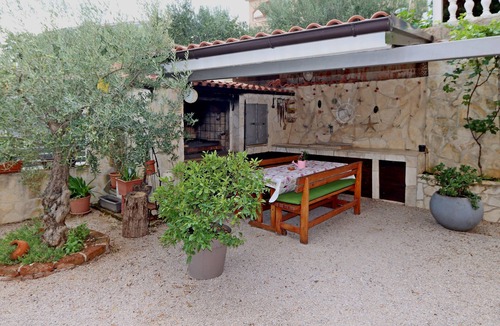 Kornic Apartment | Studio flat with terrace and sea view Kornić (Krk) (AS-415-a)