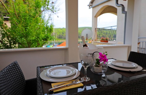 Molat Apartment | Studio flat with terrace and sea view Molat (AS-18433-a)