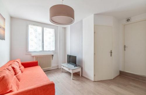 Feuillat Desgenettes Apartment | Studio Folleto - Welkeys