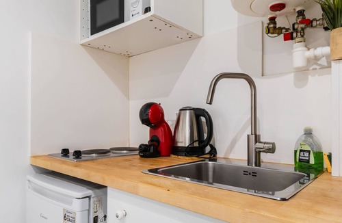 Quartier des Grandes-Carrieres Apartment | Studio fonctionnel hopital bichat - paris 18 - 2P