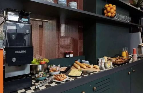 Suresnes Apartment | Studio for 2 People