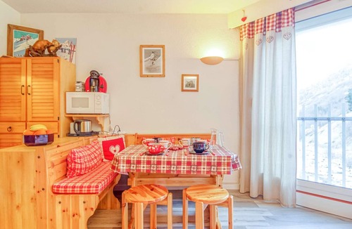 Bareges Apartment | Studio for 4 in Barèges with elevator