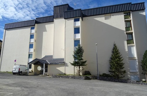Arette Apartment | Studio for 4 near the slopes with balcony and parking