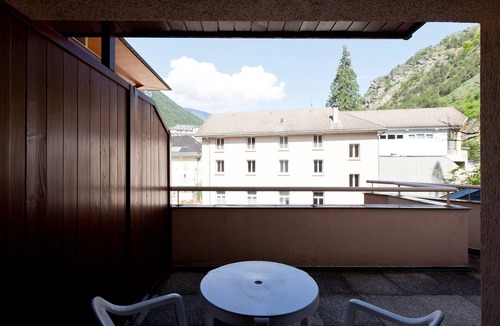 Brides-les-Bains Apartment | Studio for 4 with Balcony, WiFi & Parking