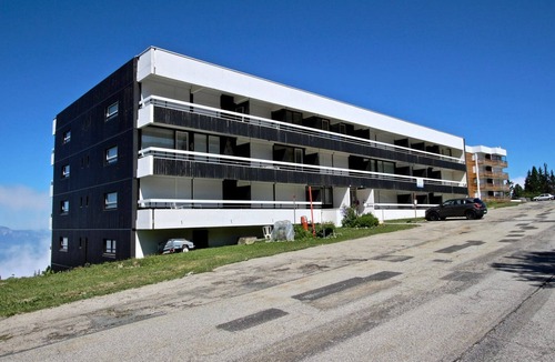 Chamrousse Apartment | Studio for 4 with balcony, pets allowed