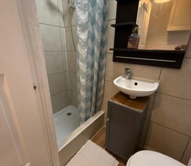 Furzedown Apartment | Studio for City Breaks in Balham