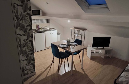 Charleville-Mezieres Apartment | Studio for 2, 3rd Floor · Free Private Parking