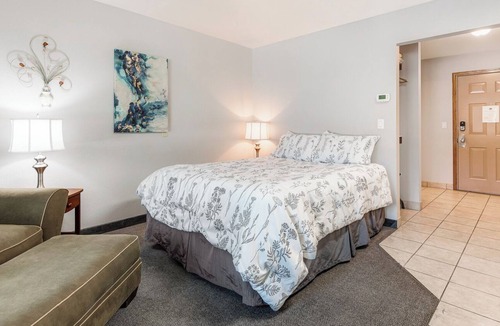 Bend Cottage | Studio for Two on the Deschutes!