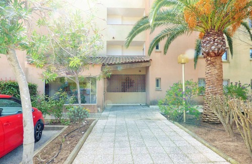 Saint-Mandrier-sur-Mer Apartment | Studio four beds, luminous, balcony.