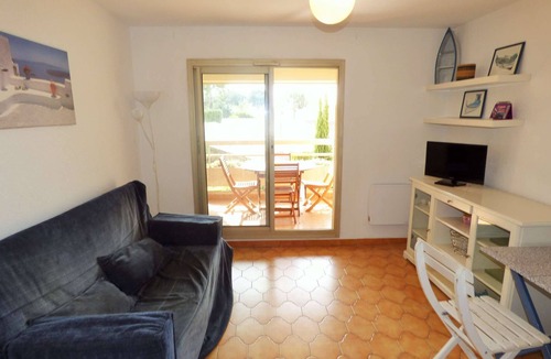 Saint-Mandrier-sur-Mer Apartment | Studio four beds, luminous, balcony.