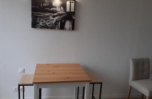Aulnoye-Aymeries Apartment | studio