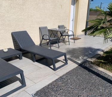 L'Abergement-Sainte-Colombe Apartment | Studio indépendant avec piscine et jardin