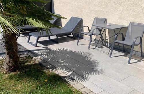 L'Abergement-Sainte-Colombe Apartment | Studio indépendant avec piscine et jardin