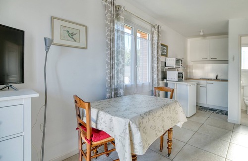 La Salvetat-Saint-Gilles Apartment | Studio 'Gîte Le Colibri' with Private Terrace, Garden, and Wi-Fi