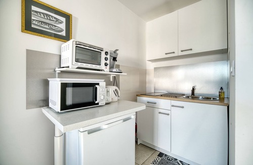 La Salvetat-Saint-Gilles Apartment | Studio 'Gîte Le Colibri' with Private Terrace, Garden, and Wi-Fi