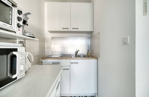 La Salvetat-Saint-Gilles Apartment | Studio 'Gîte Le Colibri' with Private Terrace, Garden, and Wi-Fi