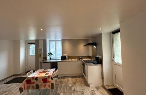 Nanteuil-en-Vallee Apartment | Studio