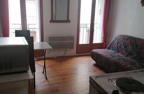 Prats-de-Mollo-la-Preste Apartment | Studio close to all amenities - swimming pool, shops, restaurant.