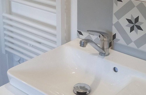 Saint-Etienne-de-Montluc Apartment | Studio Équipé Avec Cuisine