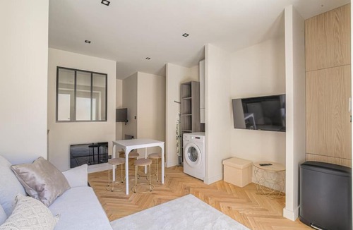 Saint-Didier-au-Mont-d'Or Apartment | Studio with sleeping area for 4, Saint-Didier