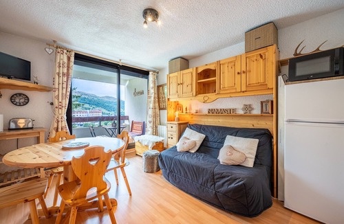Montgellafrey Apartment | Studio for 4 people, Saint-François Longchamp 1650 – at the foot of the slopes, resort center.